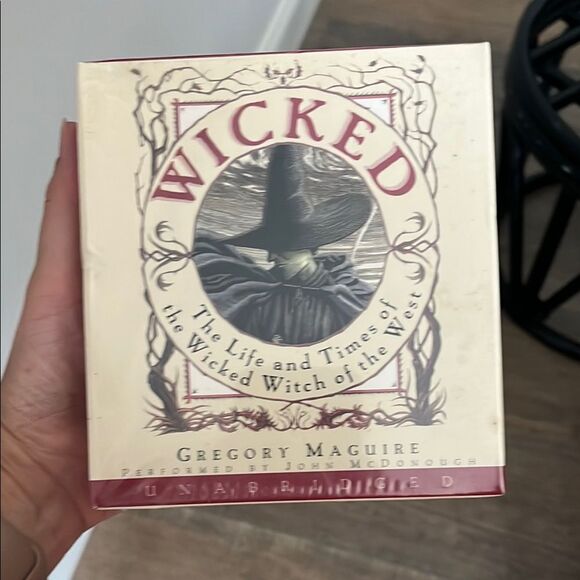 Wicked Audiobook CD by Gregory Maguire - Cream Cover new in package - Picture 1 of 1